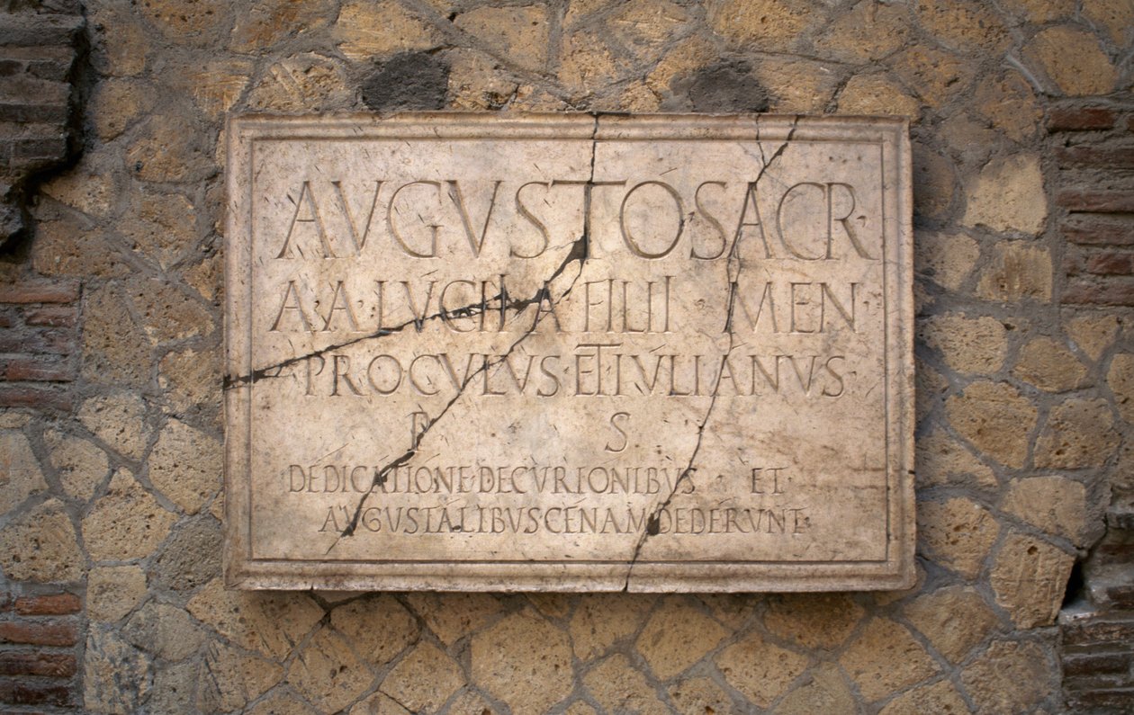 Epigraf på marmor, Augustales College, arkæologiske sted Herculaneum (Unescos verdensarvsliste af Benjamin Baud