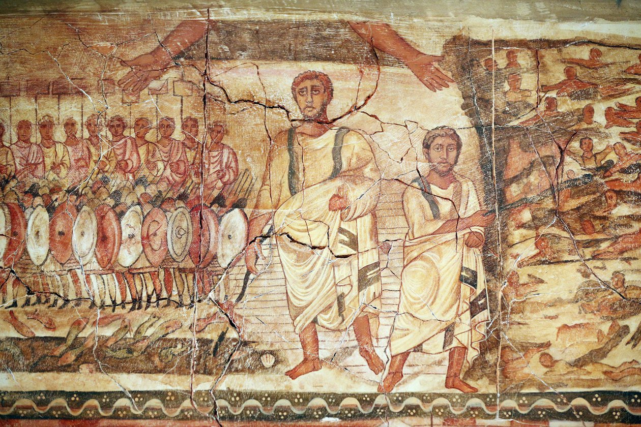Exodus og krydsning af Det Røde Hav, fresko fra synagogen i Doura (Dura) Europos, 244-245, og opbevaret på Damaskus Nationalmuseum. Foto taget på det jødiske museum i New York under en udstilling. af Unbekannt