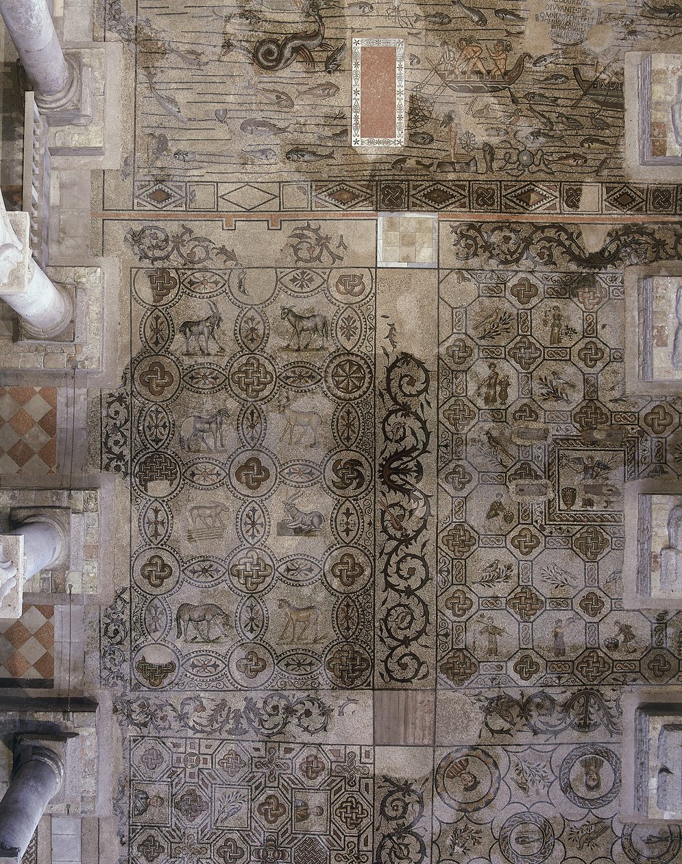 Etage i den tidlige kristne basilika i Aquileia, Udine af Unbekannt