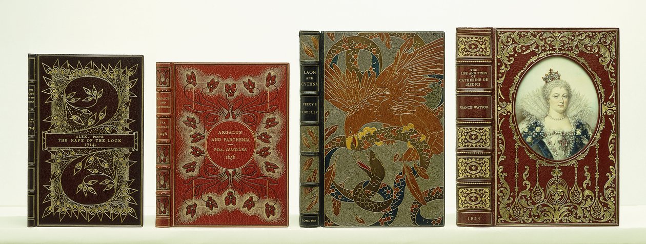 Fire bogomslag med indbinding af Riviere & Sons inklusive "The Life and Times of Catherine de" Medici", af Unbekannt