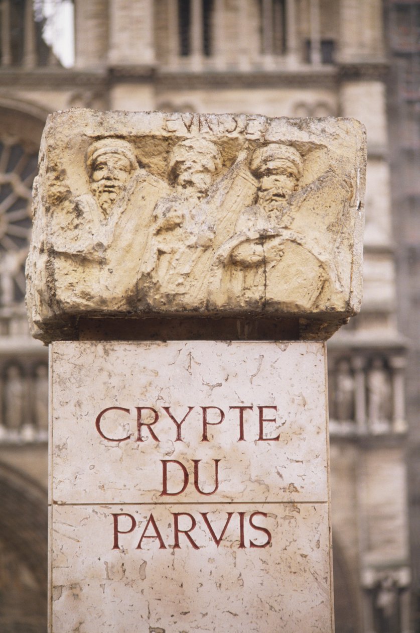 Frankrig, Paris, Crypte du Parvis inskription ved arkæologisk krypt, på Ile de la Cite, sten med inskription og udskæringer. af Unbekannt
