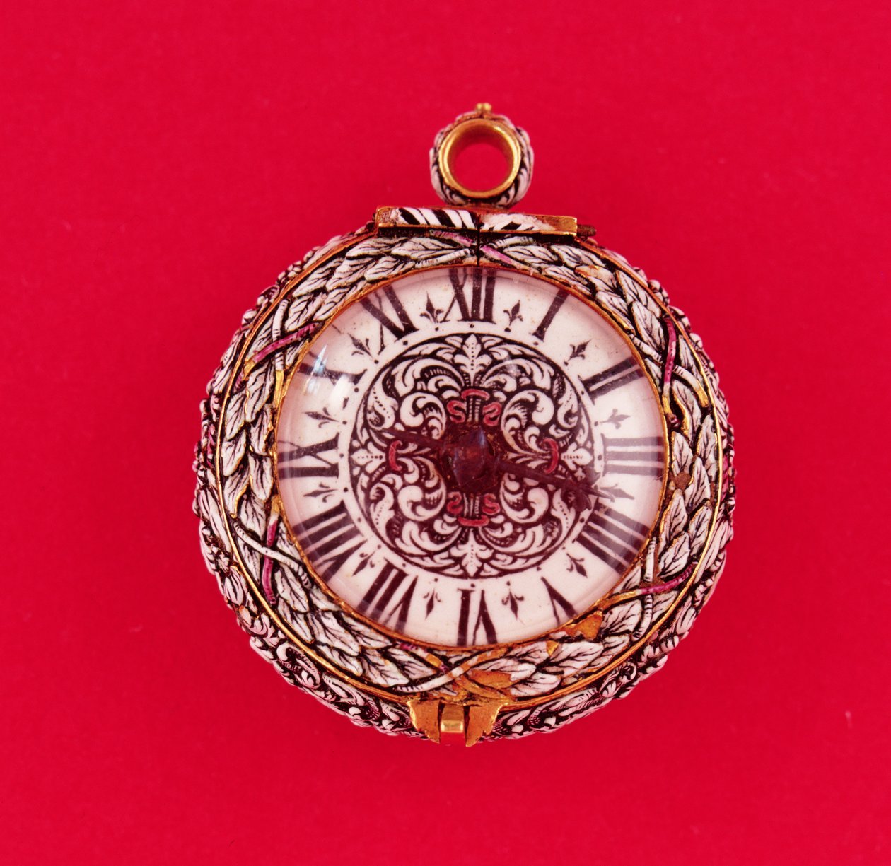 Fransk lommeur med guldkasse emaljeret i relief med hvide blomster og blade med sorte markeringer, af Goullons, ca. 1650 (se også 66858) af Unbekannt