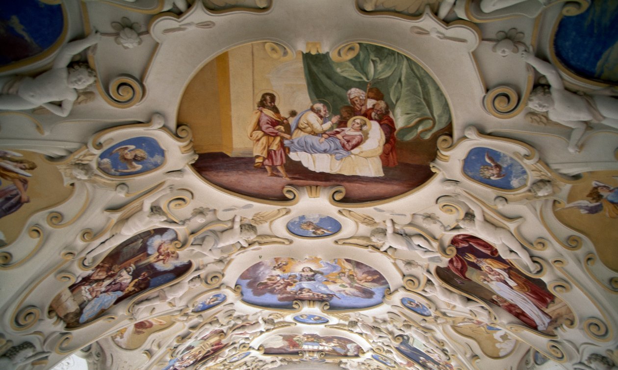 Kalkmalet loft fra kapellet i Bojnice Slot, Trencin. Detalje. Slovakiet. af Benjamin Baud