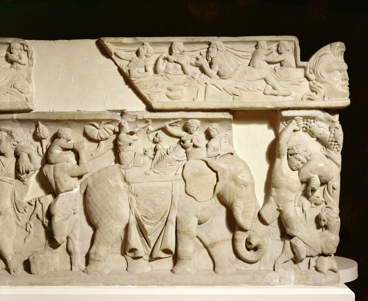 GR.1-1835 Triumphal Return of Dionysos, detalje, der viser en elefant, sarkofagrelief, græsk, 2. århundrede (marmor) af Unbekannt
