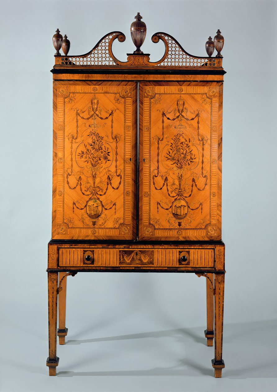 George III Craven skab, satintræ og marquetry, på stativ af Unbekannt