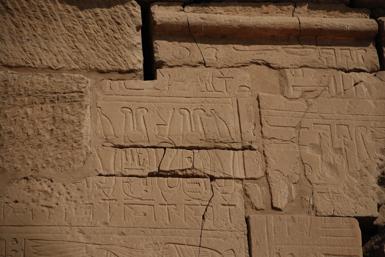 Hieroglyffer på sten, Karnak, Luxor, Egypten (foto) af Unbekannt