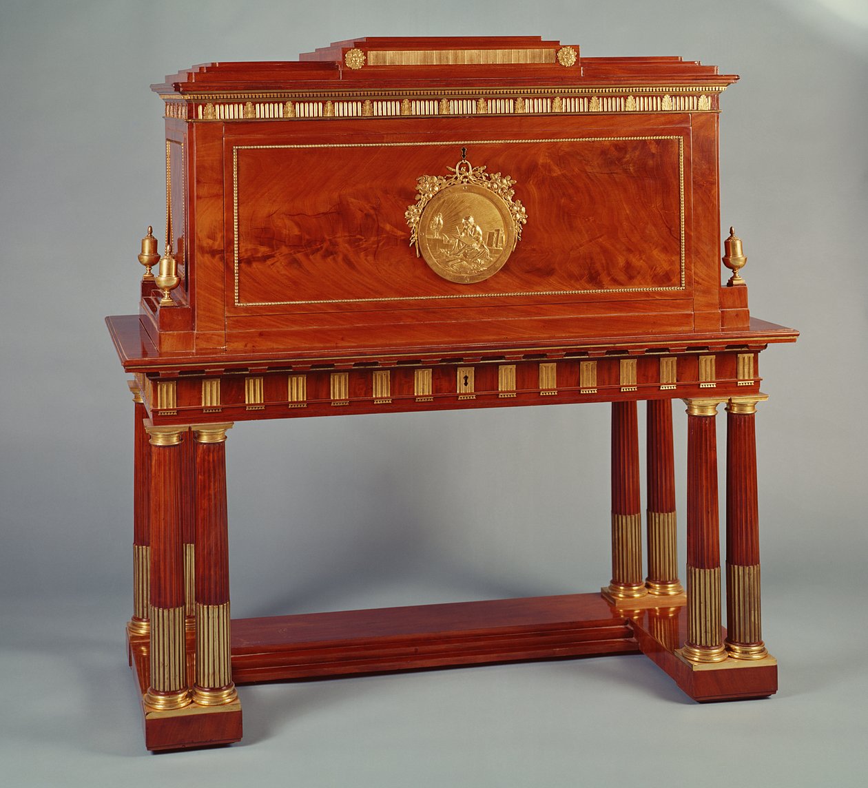 Imperial mahogni secretaire, af David Roentgen (1743-1807), tysk af Unbekannt
