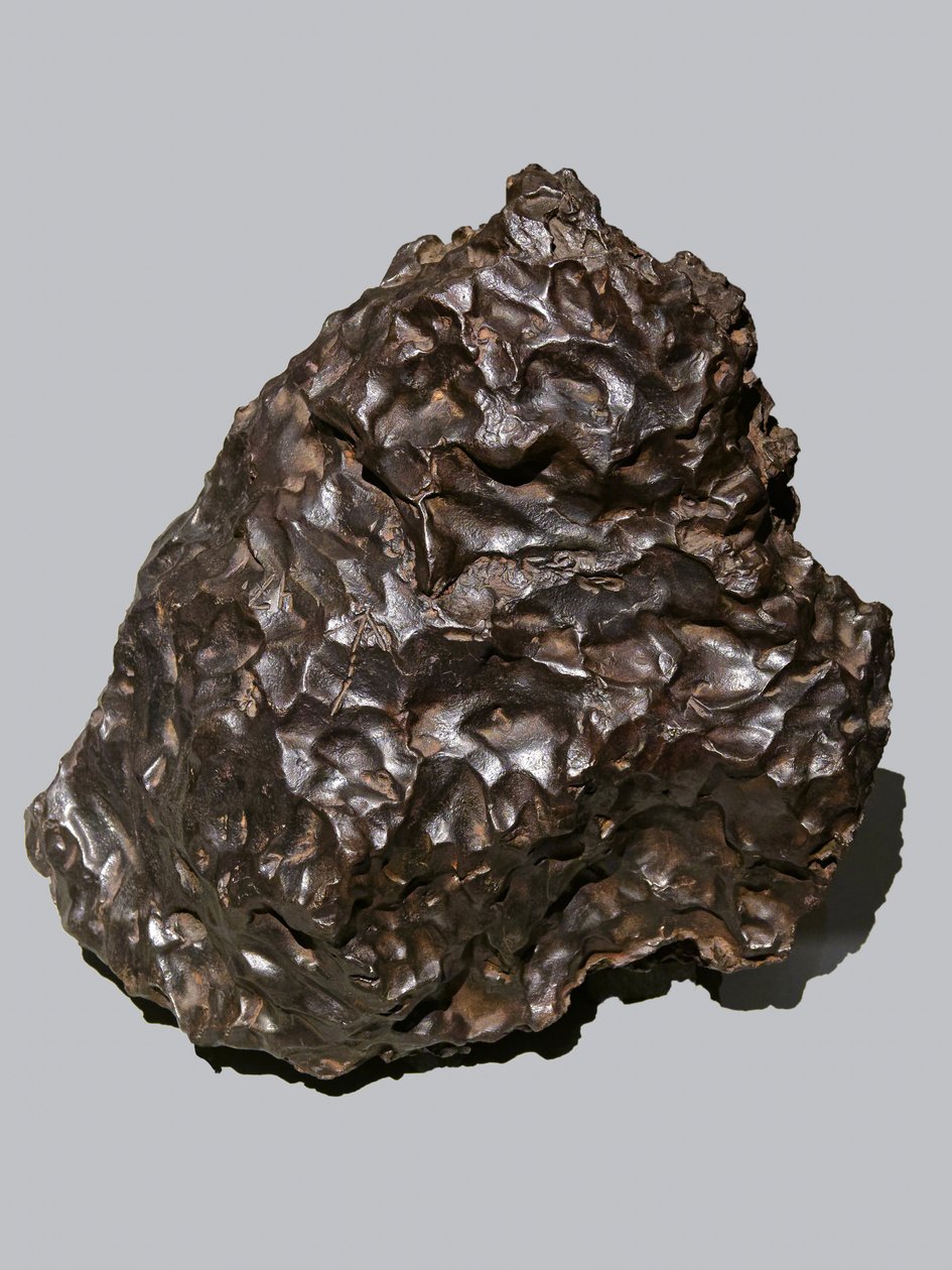 Jernmeteorit (IIB). faldt i Sikhote-Alin (Rusland) i 1947. Ecole des Mines, Paris. af Unbekannt