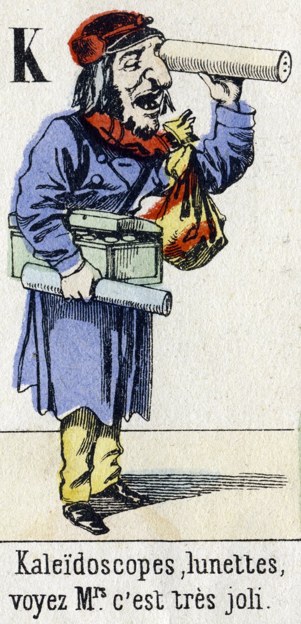 Bogstav K: "Kaleidoskoper, briller, se fru, det er meget flot." Alfabet "Børns sjov". Billeddannelse af Epinal, omkring 1890. Populær serie. Lille hæfte på 8 sider. Stencilerede trægraveringer med temaet små gademetier og Paris-råbene af Unbekannt