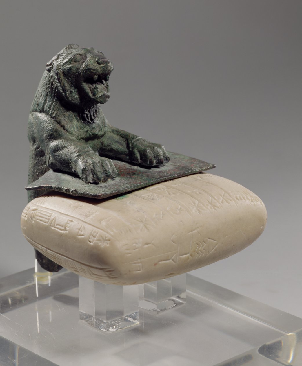 Løve holder en Hurrian-fundamenttavle, ca. 2150 f.Kr af Unbekannt