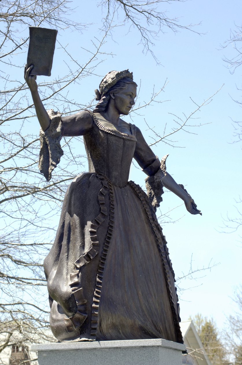 Litteratur: Statue af Mercy Otis Warren (1728-1814), amerikansk forfatter i Barnstable, Massachusetts af Unbekannter Künstler