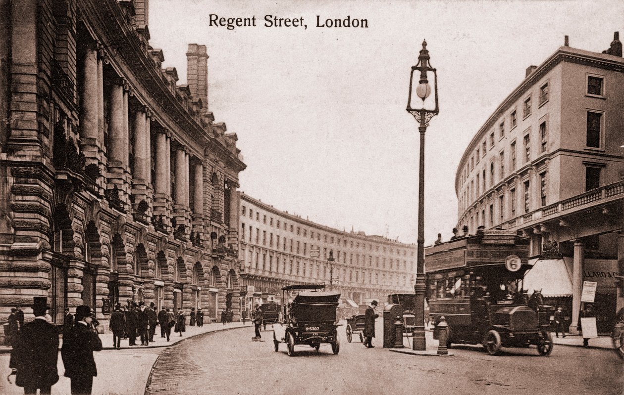 London - Regent Street med tidlige sporvogne og biler. I begyndelsen af 1900-tallet (postkort) af Unbekannter Künstler