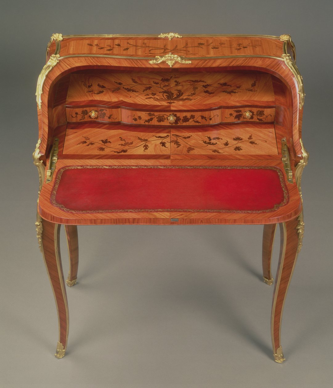 Louis XV bureau de dame, med blomstermarquetry og ormolu-beslag, af Bernard II van Risenburgh (fl.1730-65/6), ca. 1750 af Unbekannt