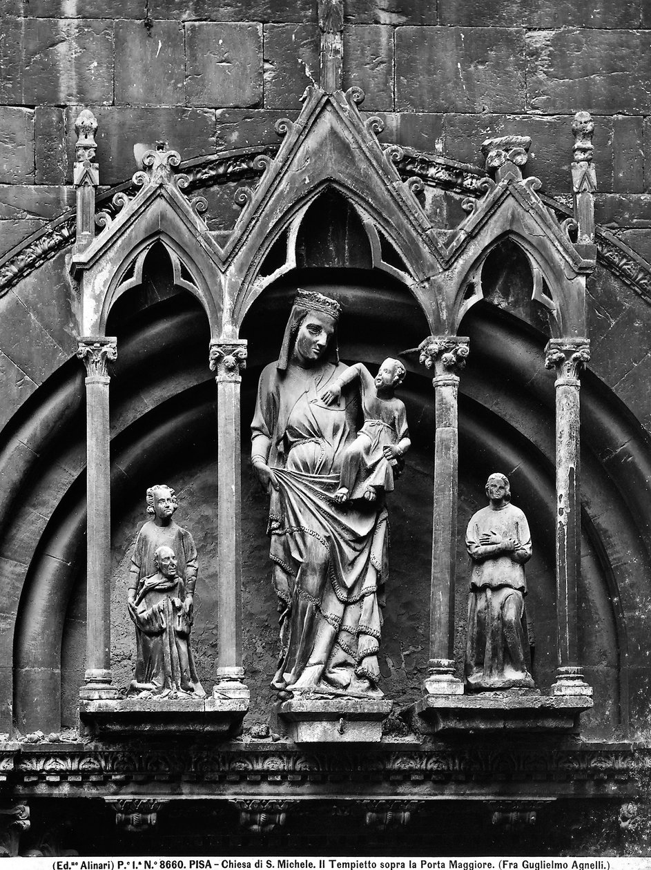 Madonna med barn og to hellige. Maleri af Friar Guglielmo Agnelli placeret i det lille tempel over hovedportalen, San Michele-kirken i Borgo, Pisa. af Unbekannt
