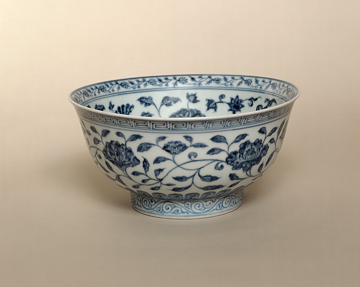 Ming blå og hvid skål, Hsuan-te mærke (1426-35) af Unbekannt