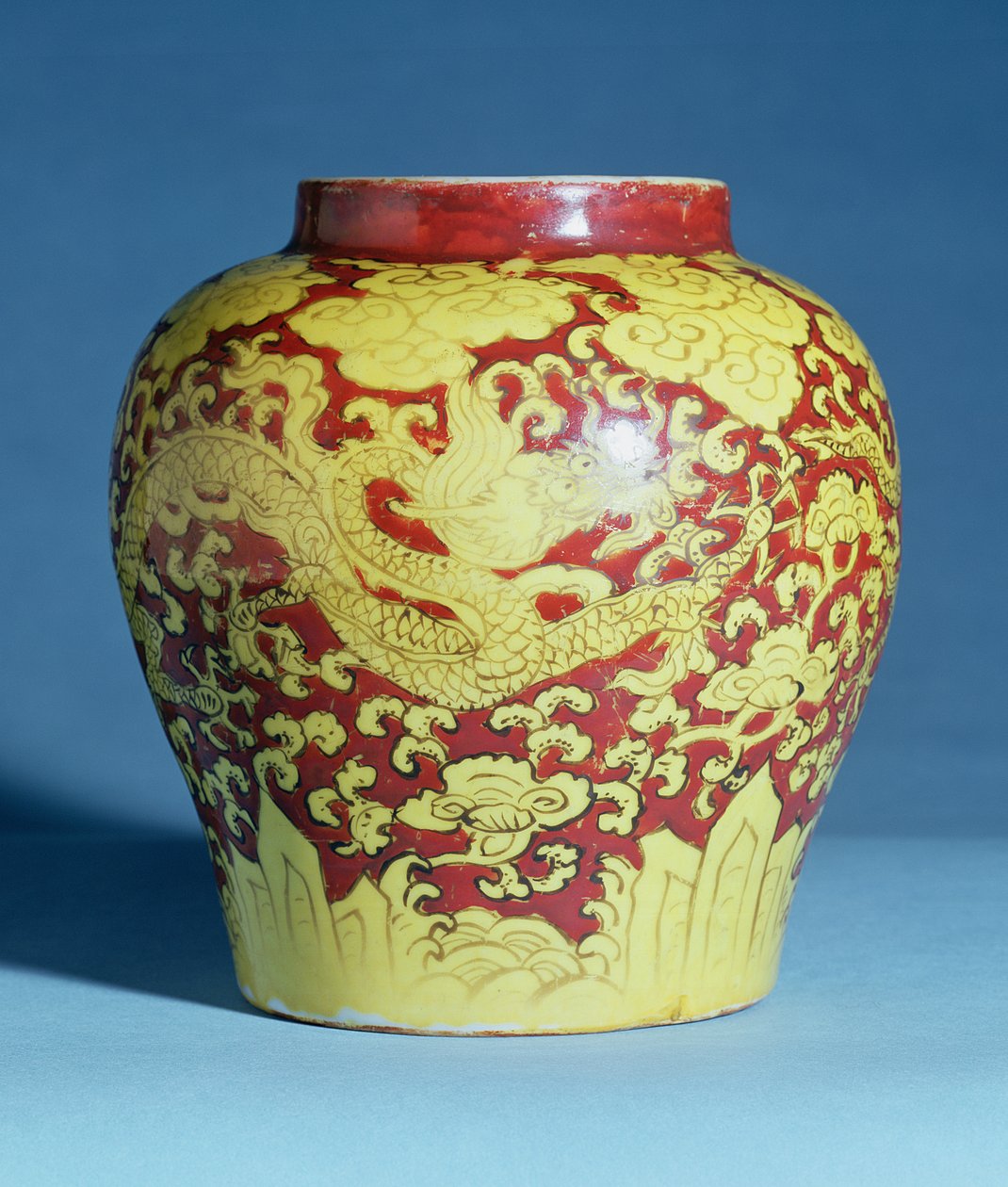 Ming rød og gul balusterkrukke (Chia ching mærke) (1522-66) af Unbekannt