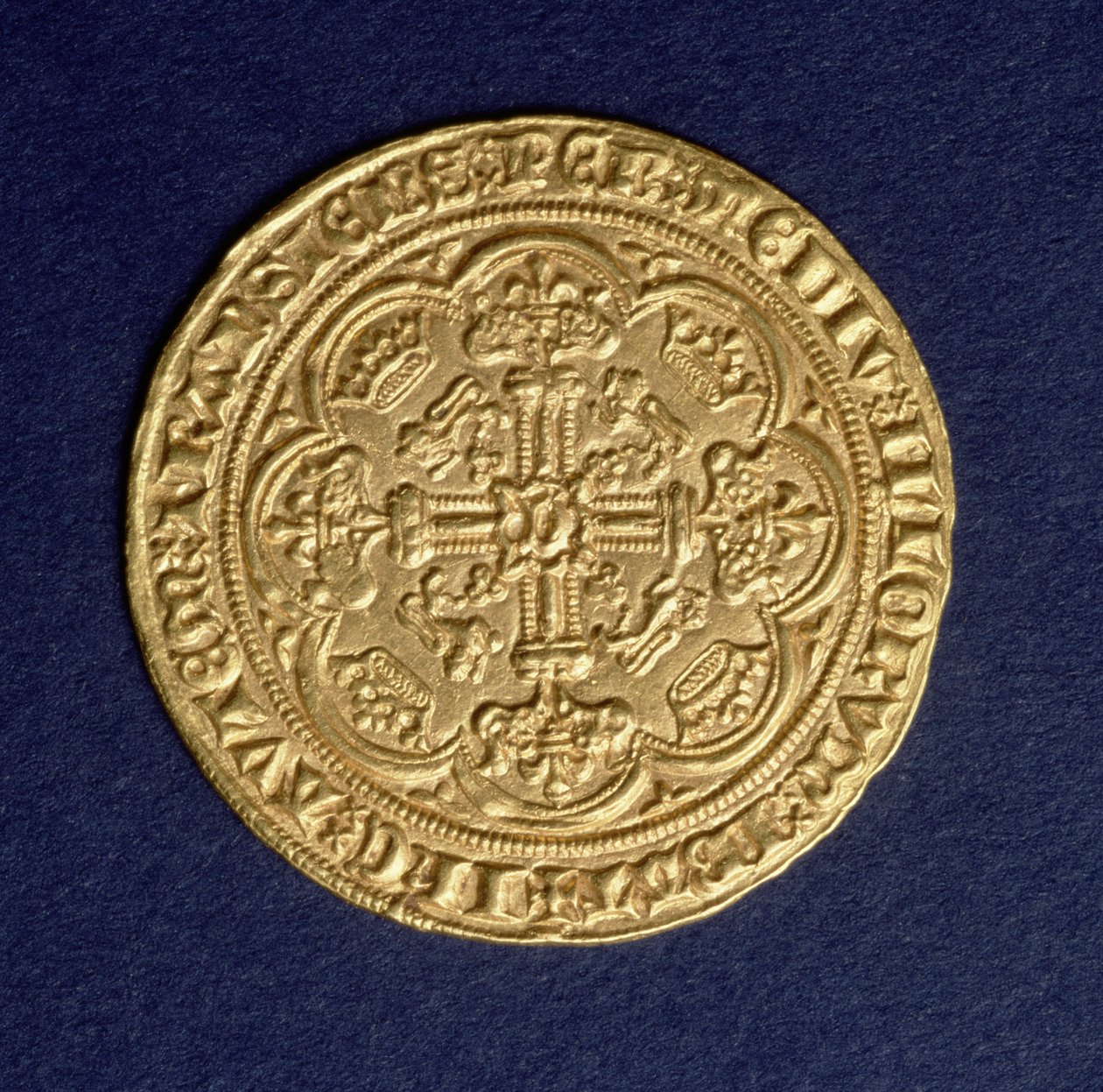 Noble of Edward III (1312-77) bagside viser et krydsmønster, Calais mint, introduceret 1344 (guld) (for forside se: 110161) af Unbekannt