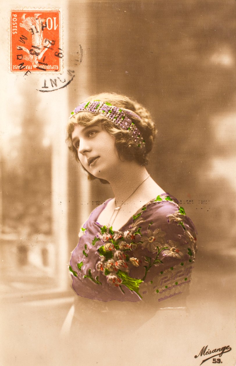 Gammelt postkort/Woman Belle Epoque af William M. Timlin