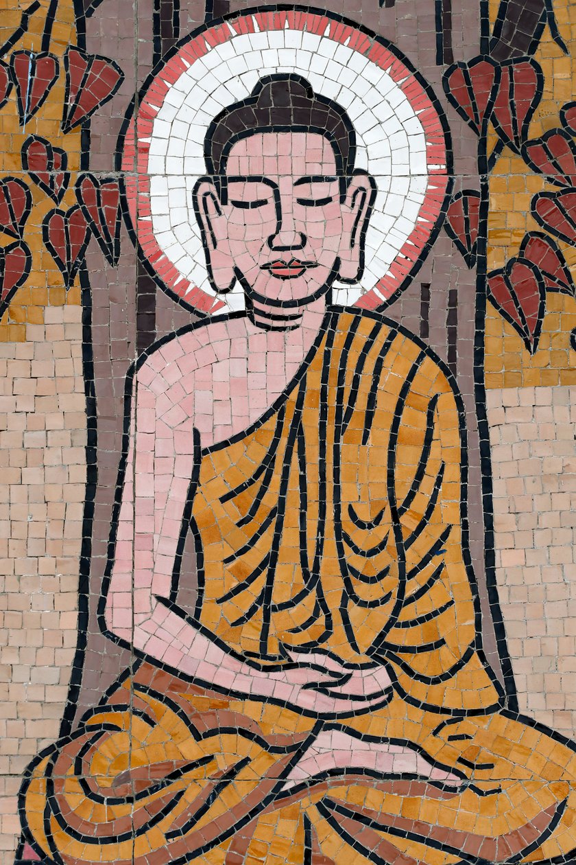 Ong Nui buddhistiske pagode, vægfresko, Buddhas liv, Shakyamuni Buddha, der sidder i meditationsstillingen under Bodhi-træet, Quy Nhon, Vietnam, 2019 (foto) af Unbekannt