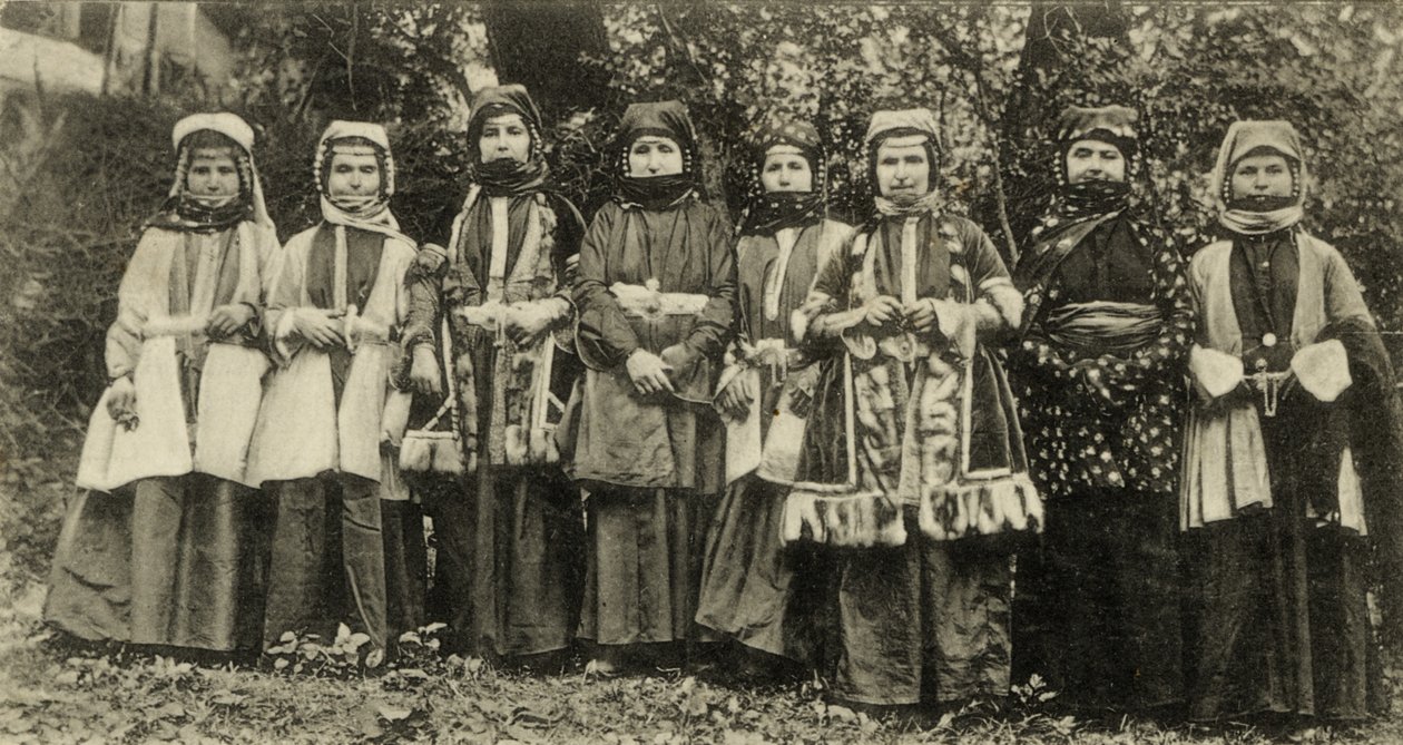 Osetini kvinder i traditionel dragt Minoritetsgruppe i Sovjetunionen af Benjamin Baud