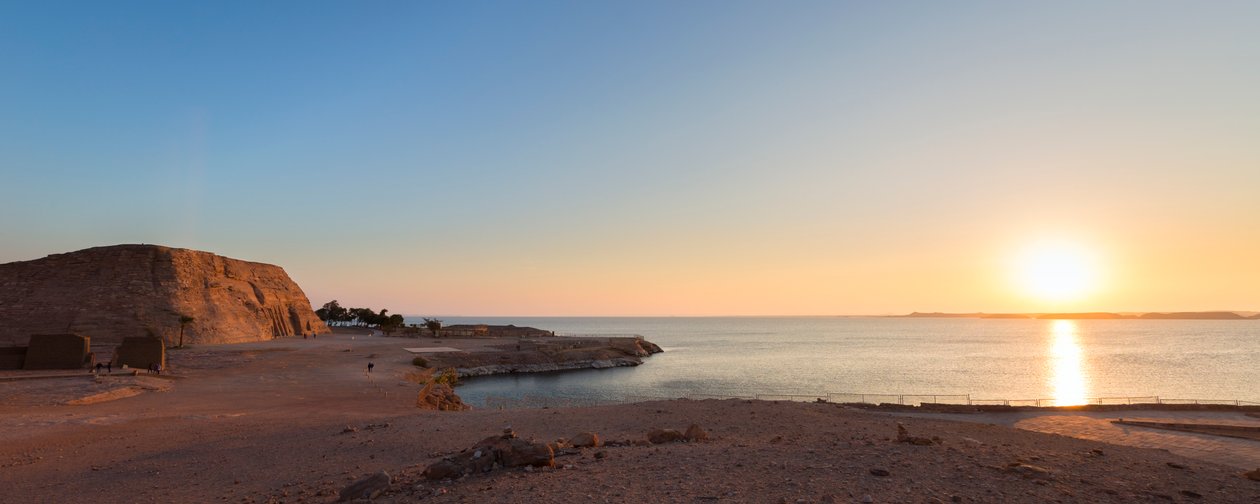 Panoramaudsigt over det lille tempel Nefertari, Abu Simbel, Egypten af Unbekannter Künstler