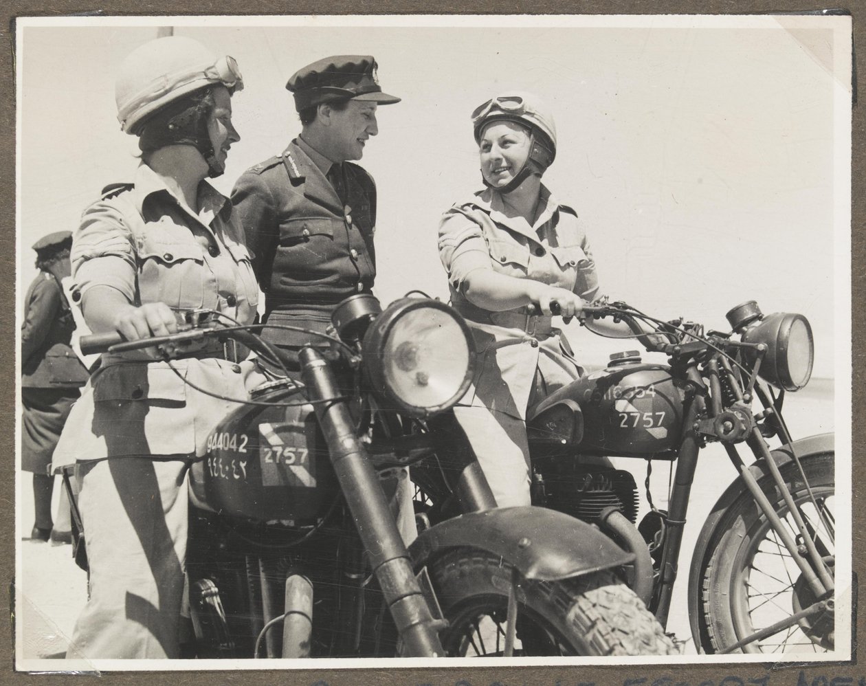 Fotografi fra et album indeholdende 65 fotografier vedrørende Auxiliary Territorial Service og britiske styrker i Mellemøsten af Unbekannt