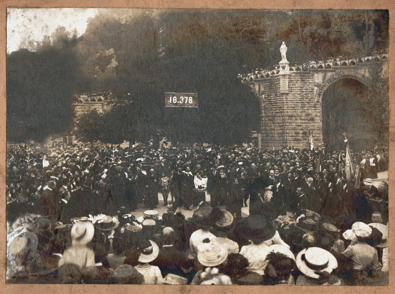 Pilgrimsrejse af Lourdes. (b/w foto af Unbekannter Künstler