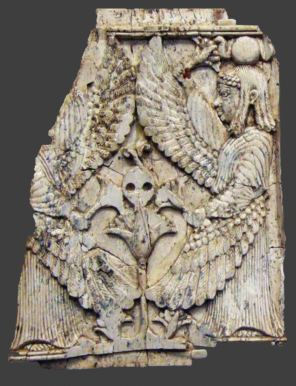 Plade, der viser bevingede væsner, Nimrud, Mesopotamien, 8.-7. århundrede f.Kr. af Unbekannt