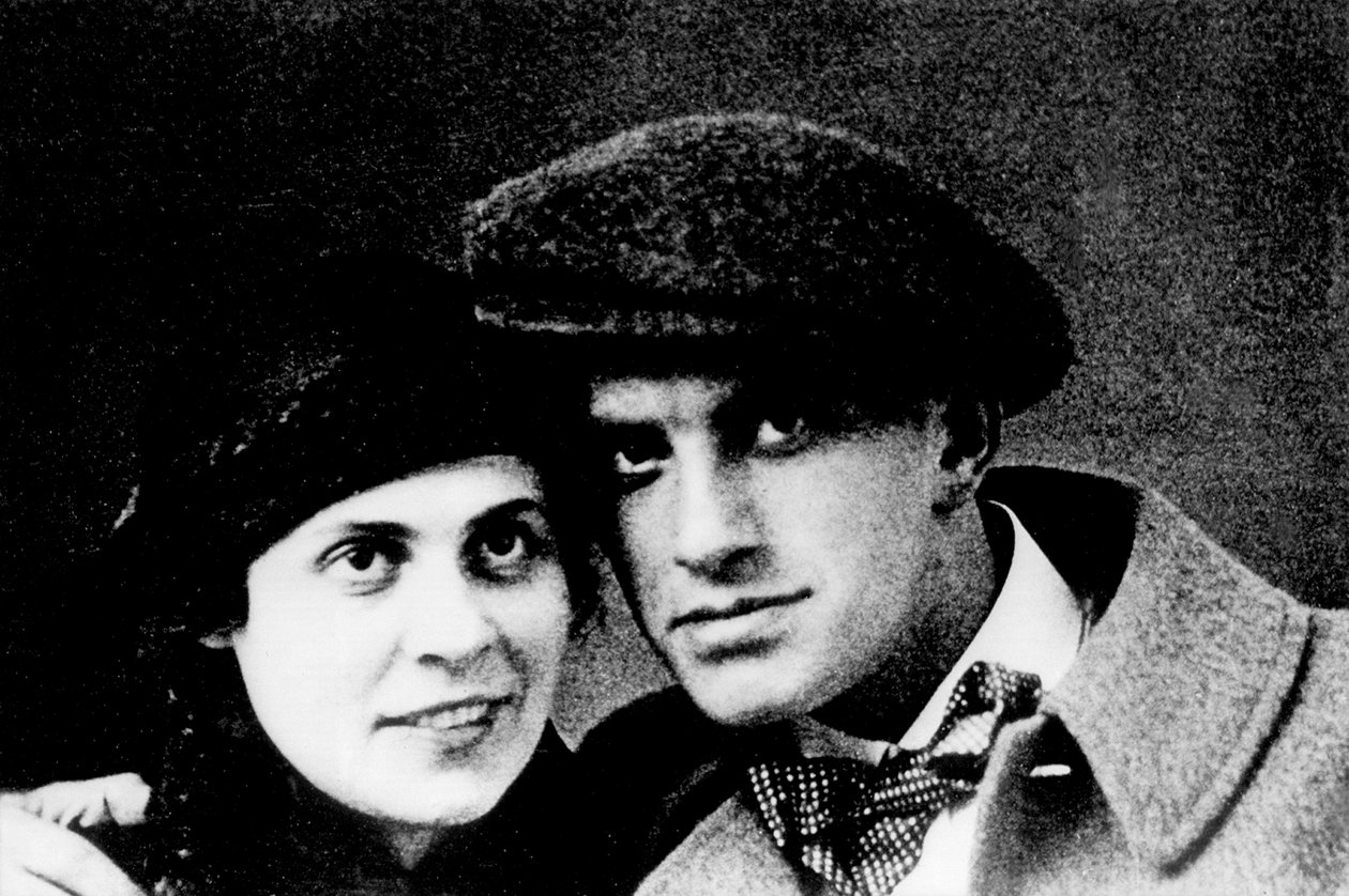 Portræt af Lili Brik (1891-1978) og Vladimir Maiakovsky (Majakovskij eller Maiakovsky) (1893-1930) ca. 1915 fotografi af Unbekannt