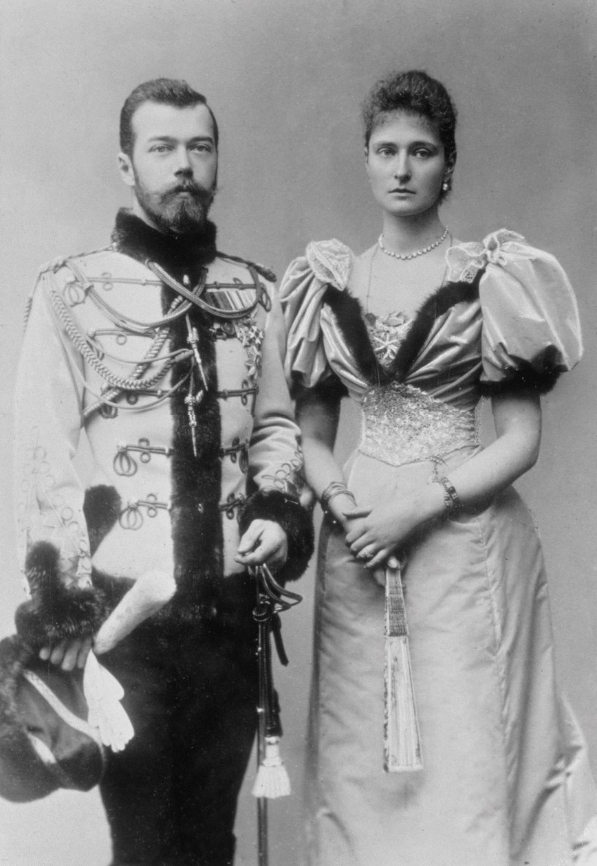 Portrætfotografi af zar Nicholas II (1868-1918) og prinsesse Alix af Hessen (1872-1918) ca. 1894 (s/h-foto) af Unbekannt