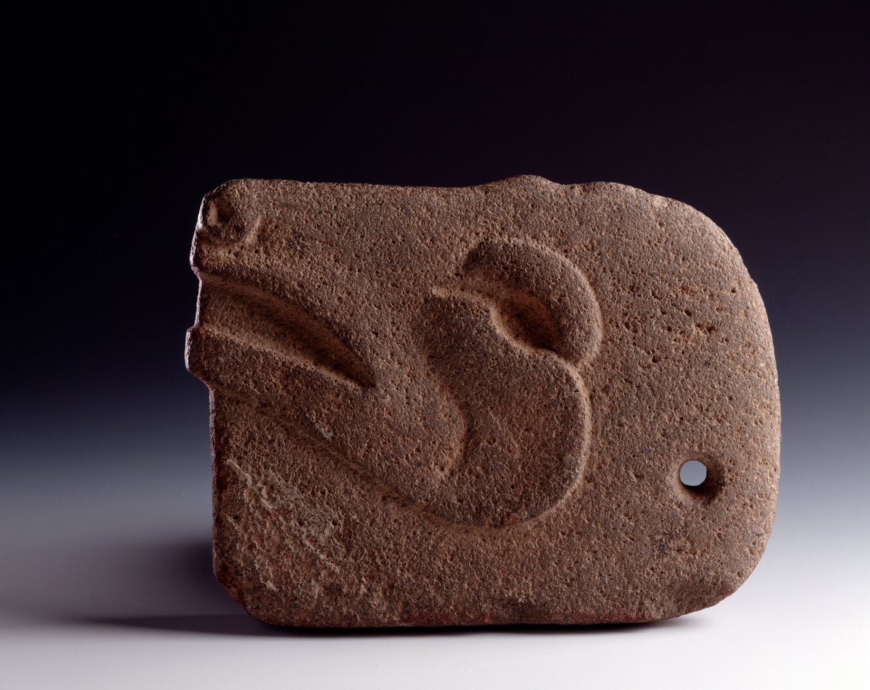 Præcolombiansk kunst, Maya-civilisation, klassisk periode: zoomorf økse i udskåret sten, der repræsenterer hovedet af en hjort. Svag. 26,5 x bredde 19,5 cm Guatemala, Museo Nazionale di Archeologia e Etnologia - Præcolumbiansk kunst, Maya-civilisation, Kla af Unbekannt