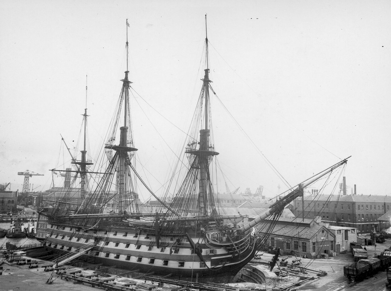 Geninstallation af førkrigsrigningen på HMS Victory, Portsmouth Harbor af Unbekannt