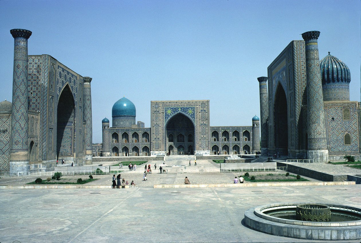 Registan, med de tre muhammedanske religiøse kollegier (madrasahs) (foto) af Unbekannt