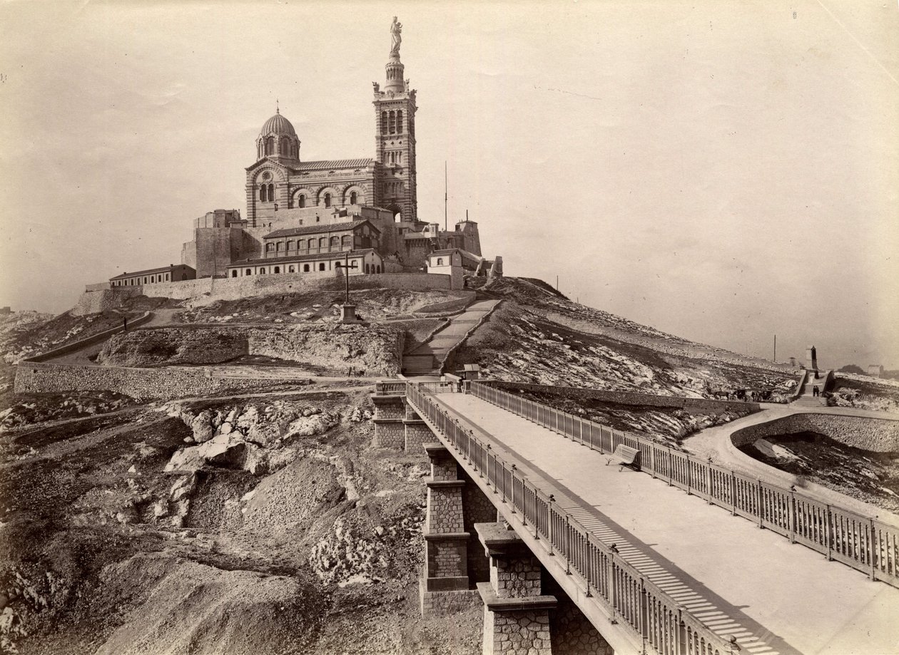 Religiøs arkitektur: udvendig udsigt over basilikaen Notre Dame de la Garde (Notre-Dame-de-la-Garde), også kaldet "Den Gode Moder" (1853-1864), bygget efter arkitekten Henry Esperandieu (1829) planer -1874). Marseille, Bouches du Rhone (13), cen af William M. Timlin