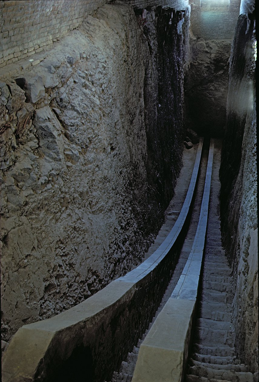 Rester af sekstanten fra Ulugh Begs Observatorium, Timurid-perioden, bygget i 1420 (foto) af Unbekannt