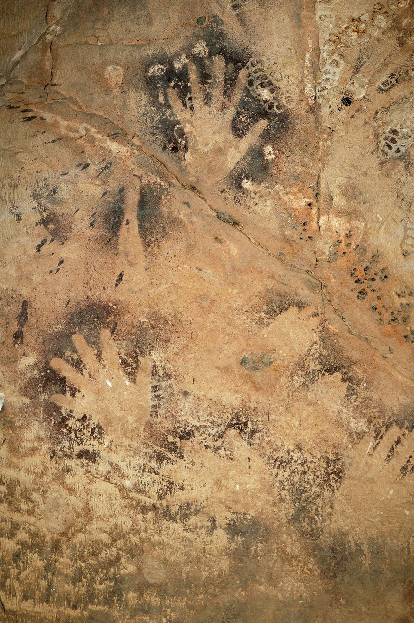 Klippekunst, forhistorie: Negative hænder i en hule i Ouadi el Obeyd i den hvide ørken, Egypten. Periode fra 8000 til 3000 år f.Kr. Fotografering af Unbekannt