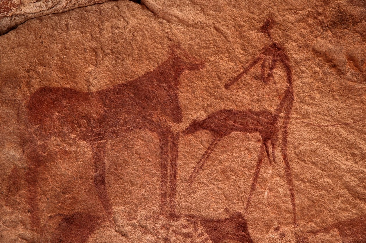 Klippekunst, forhistorisk: Klippemaleri af en ko, kalv og karakter (bueskytte) i et udsmykket husly i Uweinat-massivet, Egypten. (Periode fra 8000 til 3000 år f.Kr.). Fotografering af Unbekannt