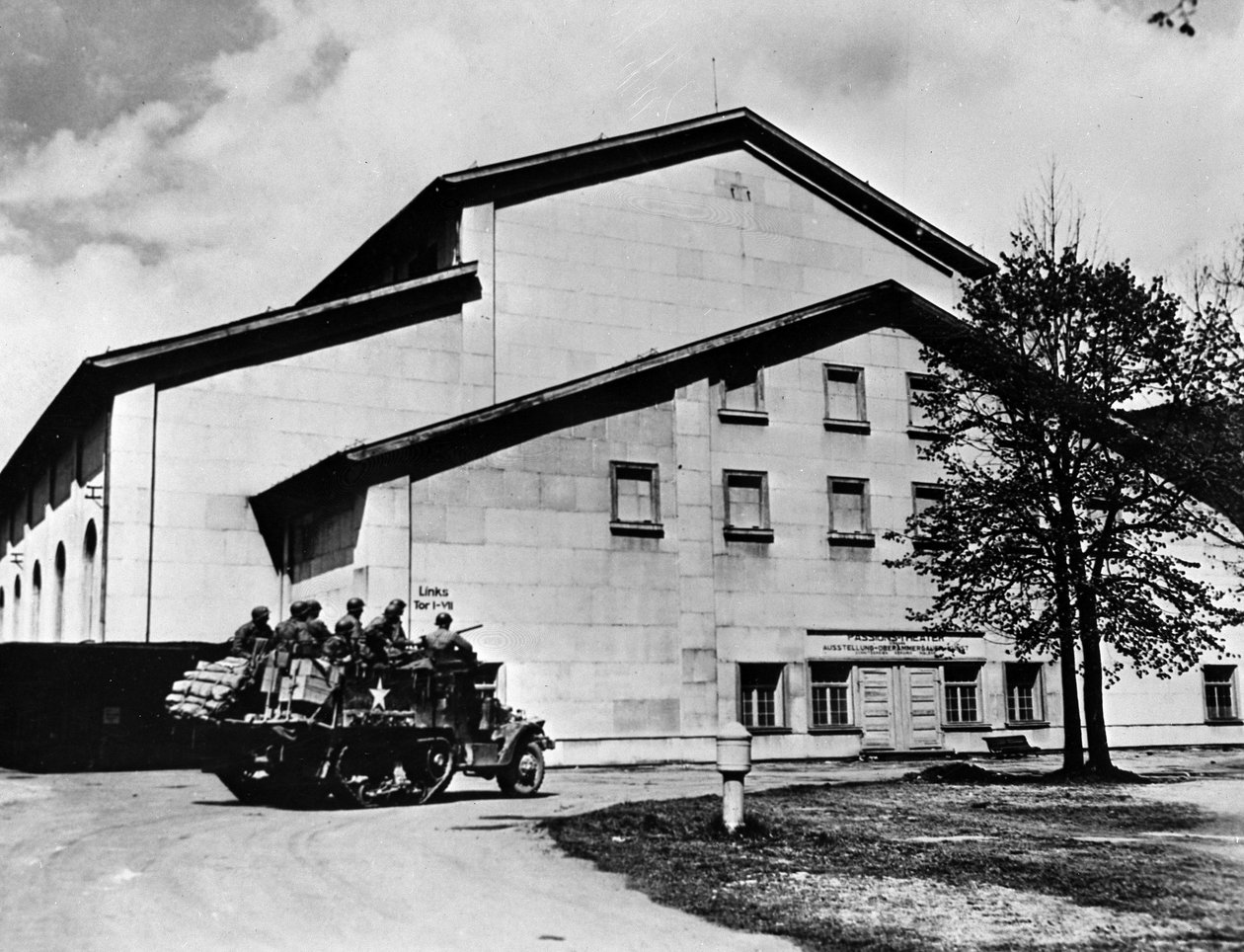 Anden Verdenskrig (1939-1945) - Anden Verdenskrig (2. Verdenskrig eller Anden Verdenskrig): Ober Ammergau (Tyskland) 29. april af Unbekannt