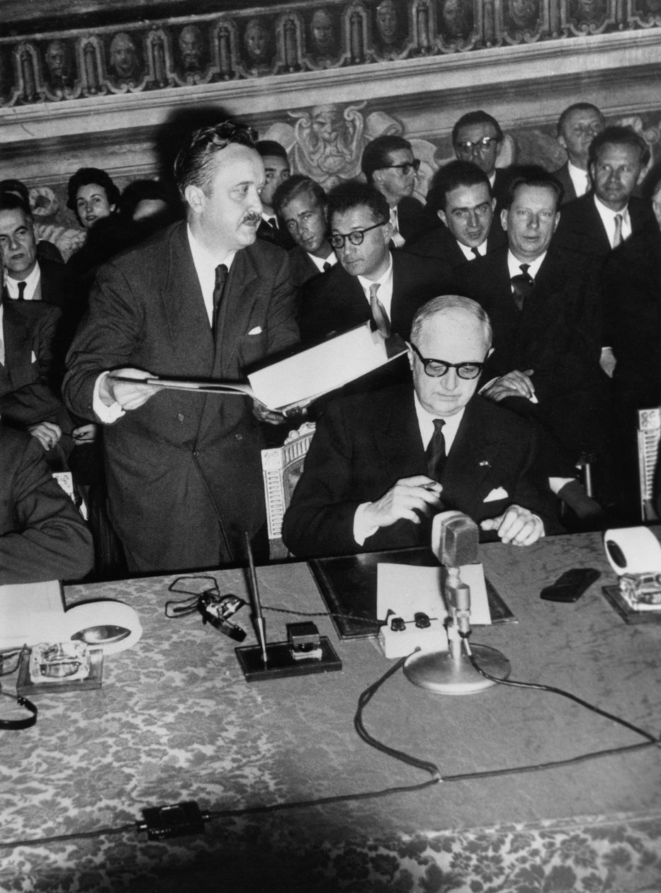 Underskrivelse af Rom-traktaten (Common March) Dette er Christian Pineau, fransk udenrigsminister. 26. marts af Unbekannt