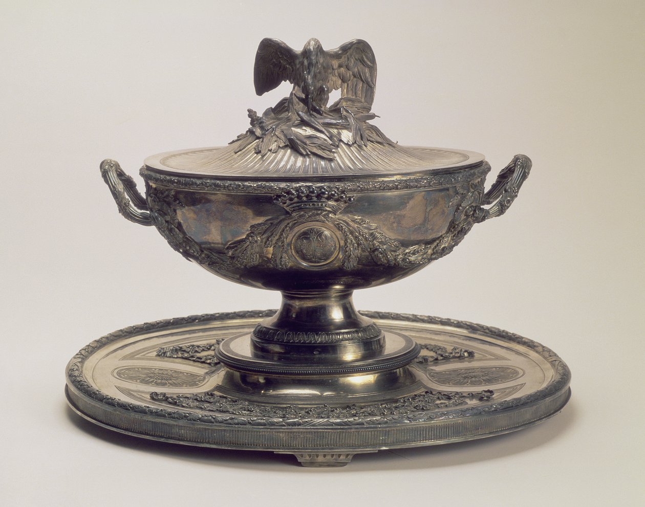 Sølvterrin og stativ fra Saltykov-tjenesten, af Robert Joseph Auguste (1725-1805), Paris af Unbekannt