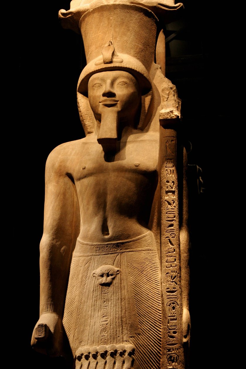 Statue af farao Sethi II (Seti eller Sety) (1200-1194 f.Kr.) af det 19. dynasti i pink gres, den bærer et scepter med symbolet på guden Amon, Egyptian Museum of Turin. af Unknown