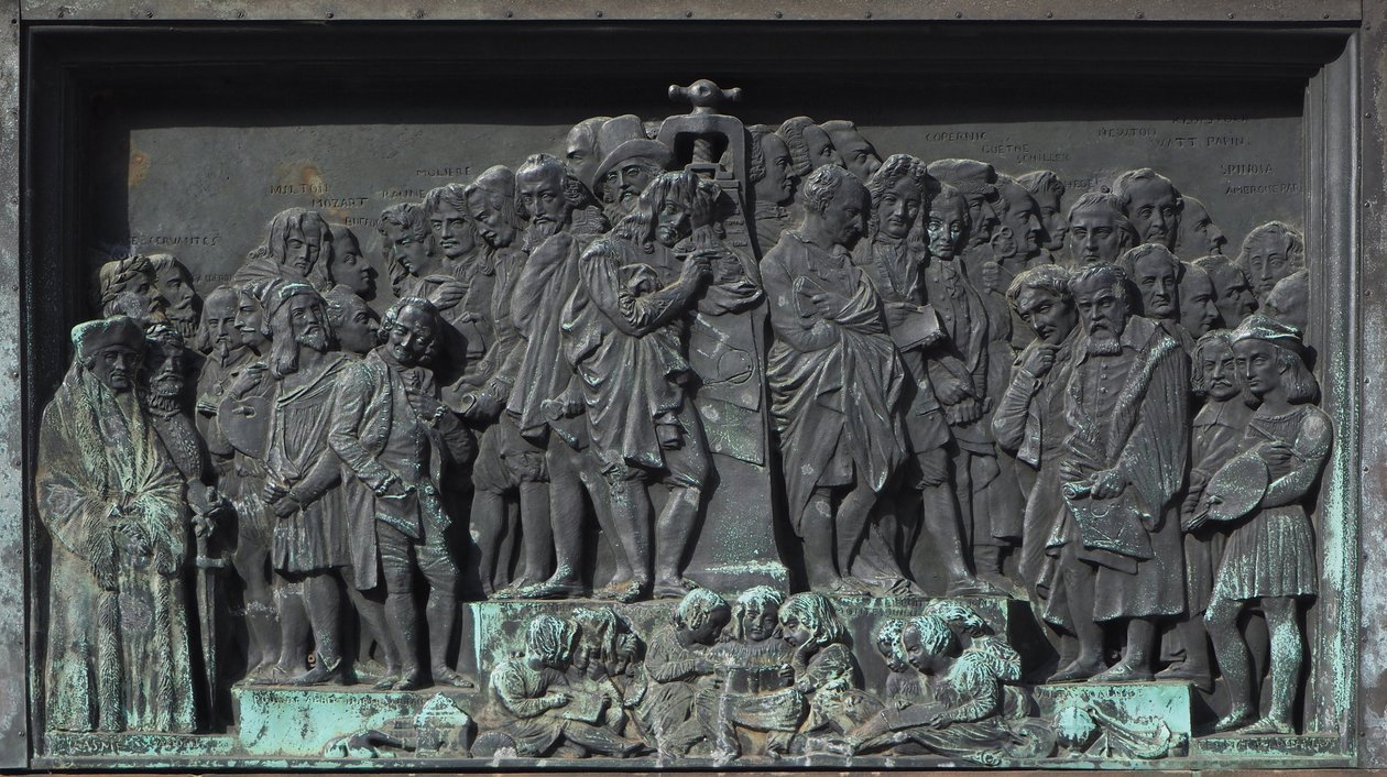 Strasbourg, Bas-relief af Gutenberg-skulpturen. Europa af William M. Timlin