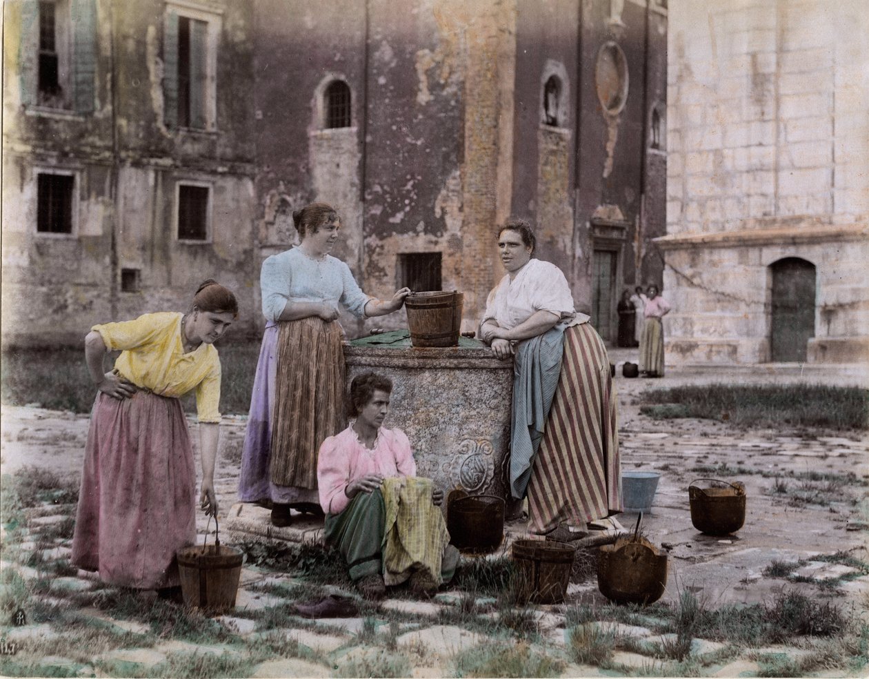 Gadebillede på campo san Pietro i Castello-distriktet, kvinder mødes ved brønden, Venedig. 1800-tallet Tryk på pap Dim. 25x19 cm af Unbekannt