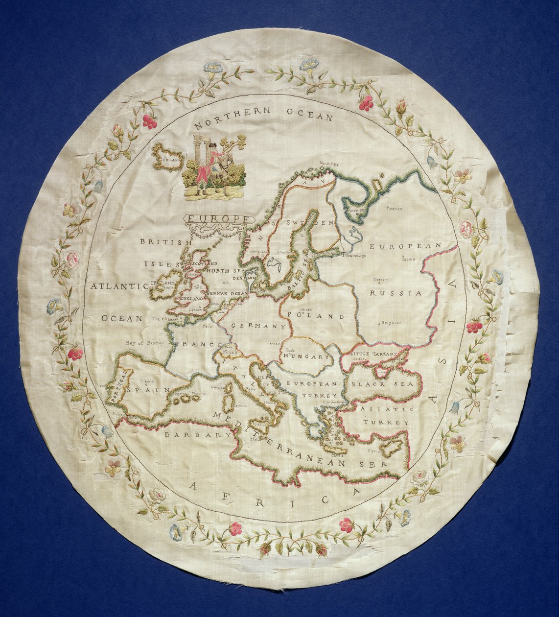 T.142-1938 Sampler, der viser et kort over Europa, engelsk, slutningen af 1700-tallet (farvede silketråde på silke) af Unbekannt
