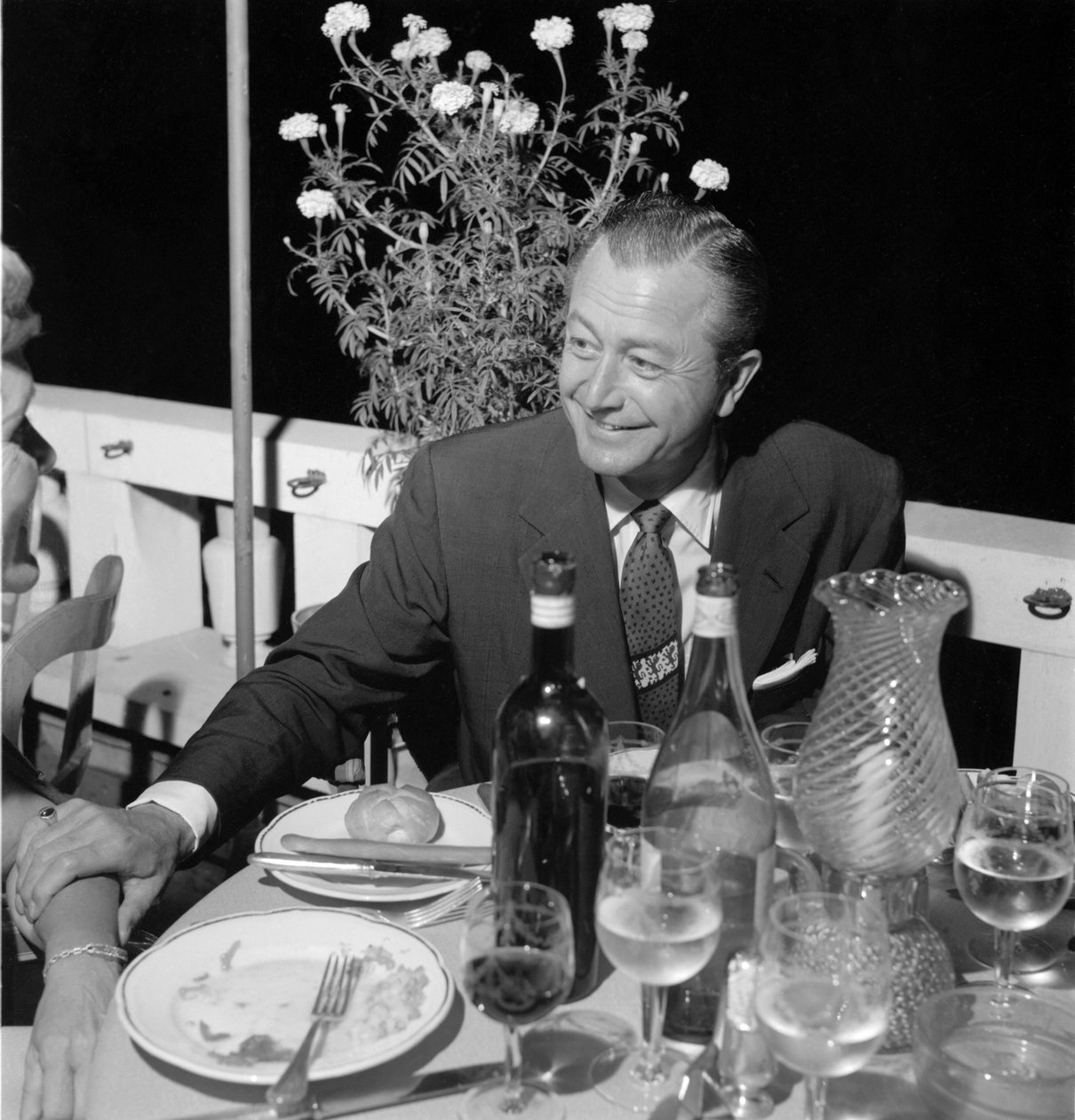 SKUESPILLEREN, Instruktør ROBERT YOUNG VED VENICE LIDO - 1954 af Unbekannt