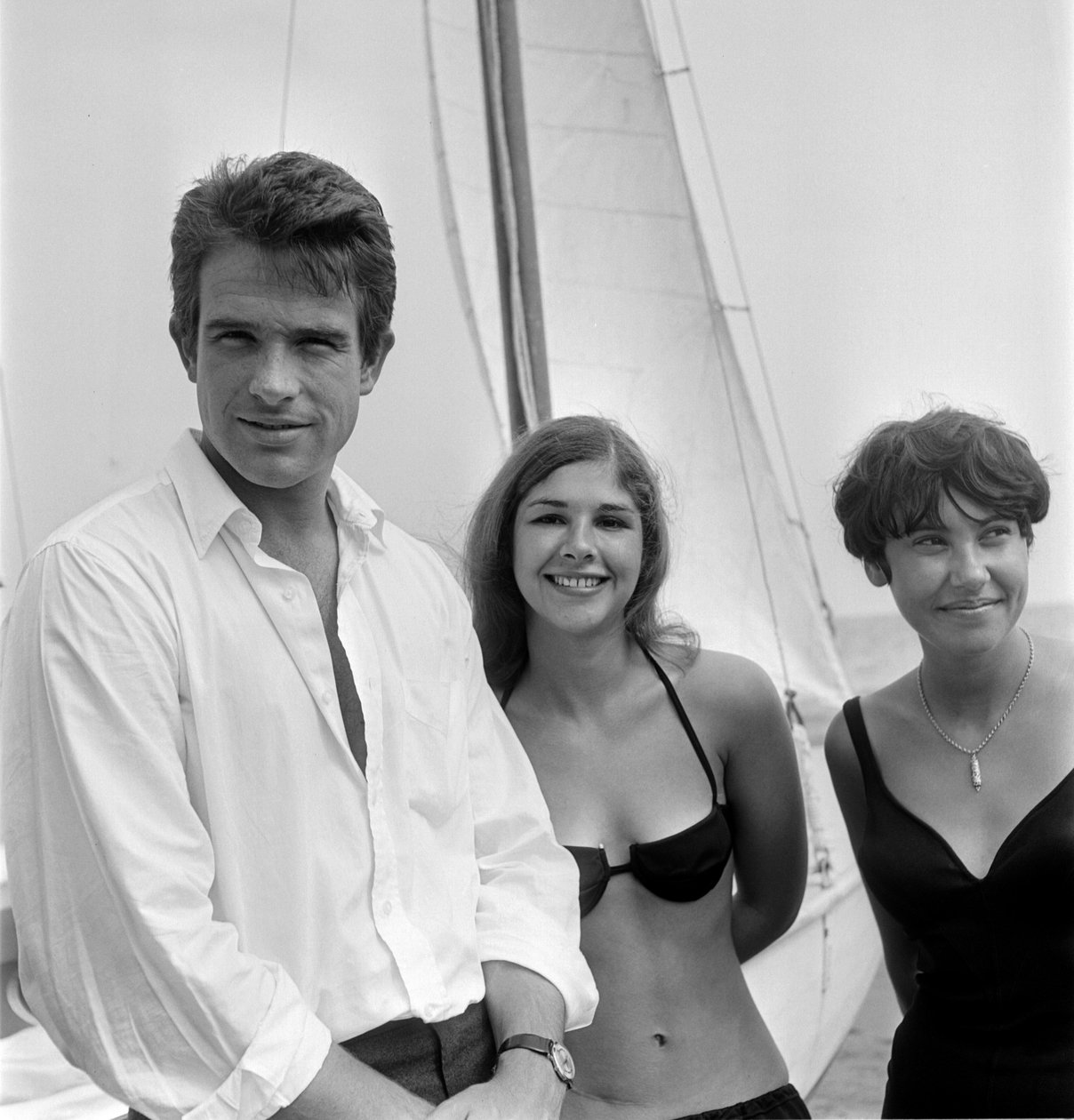 SKUESPILLEREN WARREN BEATTY PÅ VENICE LIDO BEACH - 1965 af Unbekannt