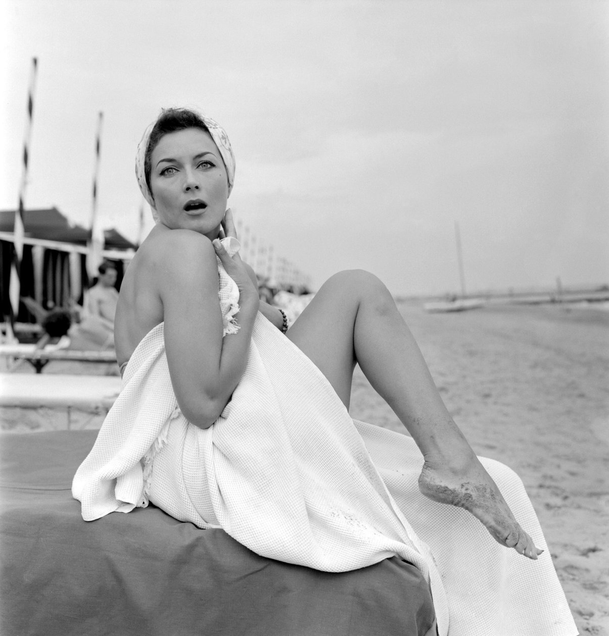 SKUESPILLEREN GIANNA MARIA CANALE VED VENICE LIDO BEACH - 1955 af Unbekannt