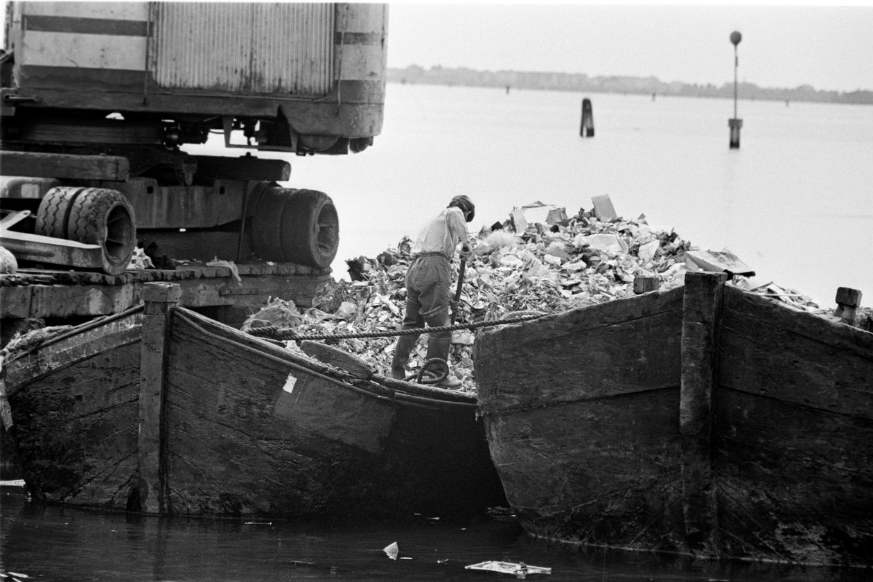 SACCA San BIAGIO I GIUDECCA (VENEDIG): øen i lagunen, hvor Venedigs lossepladser er akkumuleret, indbyggere. 1965 af Unbekannt