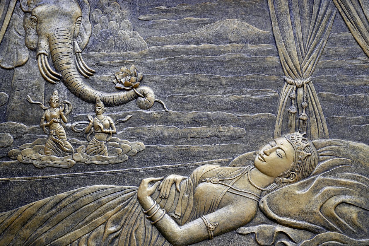 Tinh Xa Ngoc Chau buddhisttempel, Buddhas liv, Siddhartha Gautama, Buddhas mor Maya drømmer om, at den hvide elefant kommer ind i hendes livmoder, Chau Doc, Vietnam, 2018 (foto) af Unbekannt