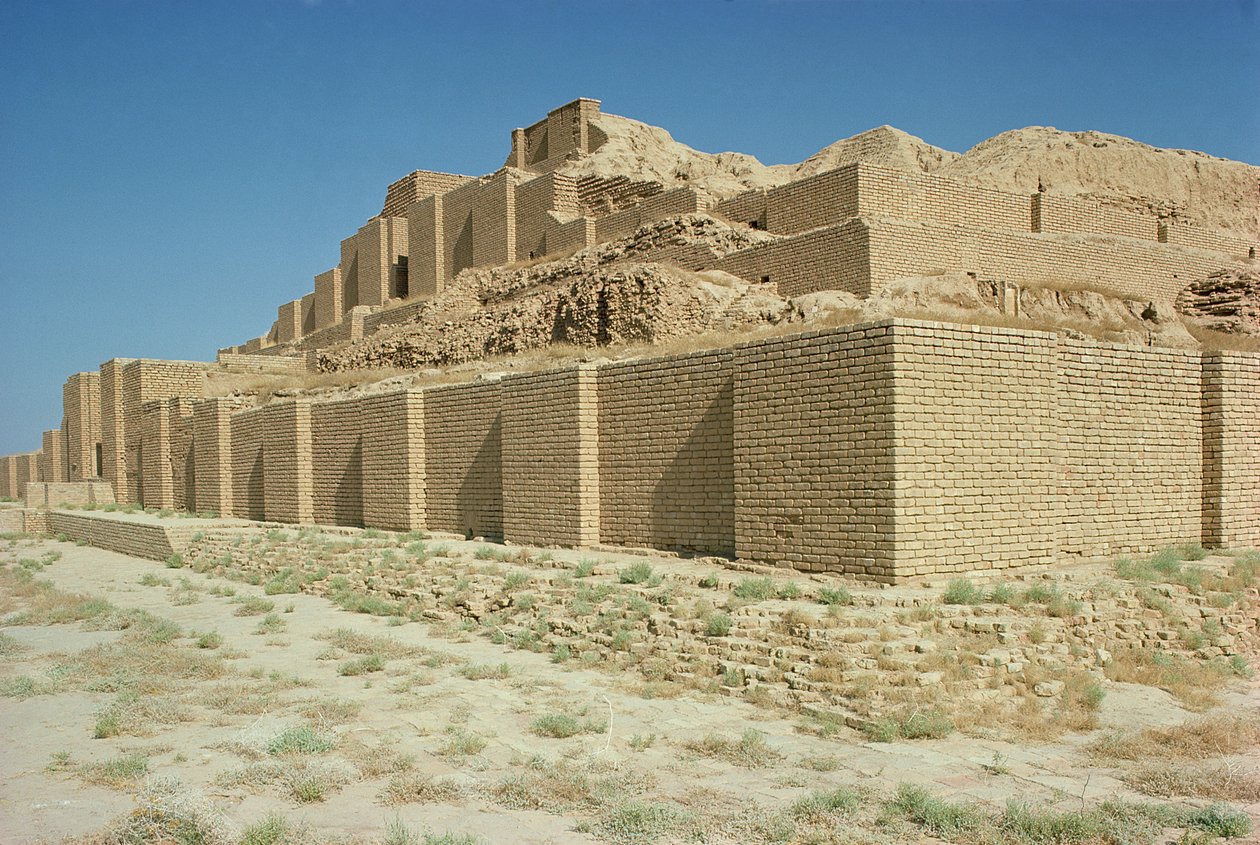 Udsigt fra den sydlige del af Ziggurat, bygget af Elamit-kongen Untash-Gal (ca. 1265-46 f.Kr.) (foto) af Unbekannt